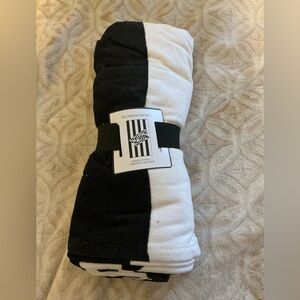 Victoria’s Secret Black & White Beach Towel / Blanket 🖤